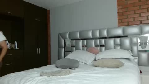 h_a_n_n_n_a online show from December 8, 2024, 3:53 am