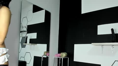 haileycat_ online show from January 4, 2025, 12:59 am