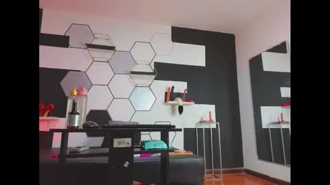 haileycat_ online show from January 6, 2025, 12:05 am