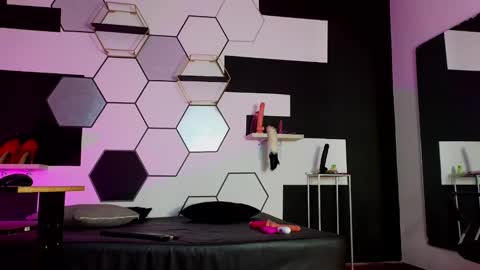 haileycat_ online show from January 7, 2025, 2:53 am