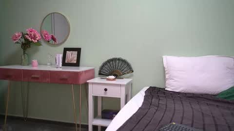 Hailey online show from October 1, 2025, 3:23 am