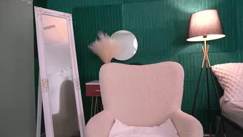 Hailey online show from November 12, 2025, 3:51 am