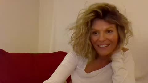 Snapshot of haileys123 chatting on March 12, 2025, 2:41 am Hailey online show from March 12, 2025, 2:41 am