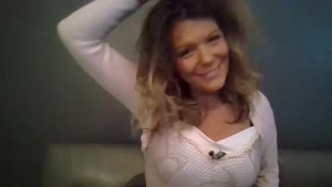 Hailey online show from December 19, 2025, 9:33 pm