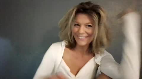 Snapshot of haileys123 chatting on June 6, 2026, 6:45 pm Hailey online show from June 6, 2026, 6:45 pm