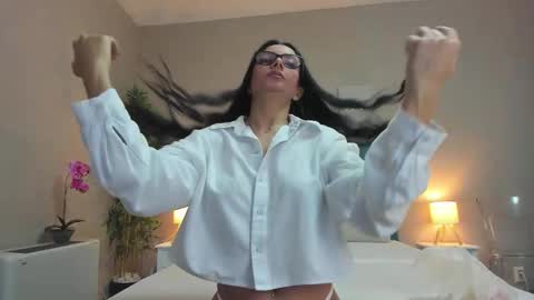 Hailey online show from October 10, 2025, 5:39 am