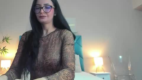 Hailey online show from October 21, 2025, 5:52 am