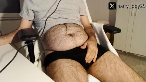 hairy_boy29 online show from November 3, 2025, 8:10 pm