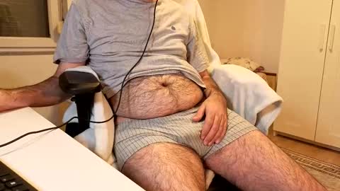 hairy_boy29 online show from November 15, 2025, 7:10 pm