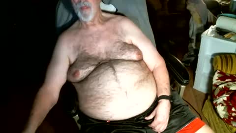 hairybear813 online show from March 1, 2026, 7:32 am