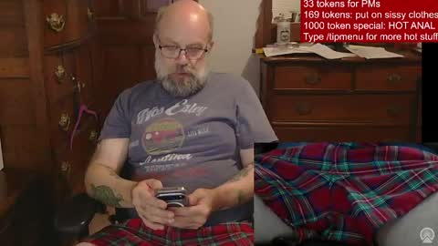 HairyDaddyBear69 online show from June 4, 2026, 1:00 am