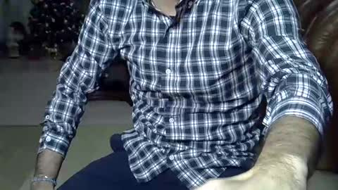 Snapshot of hairydaduncut chatting on January 11, 2025, 12:44 am hairydaduncut online show from January 11, 2025, 12:44 am