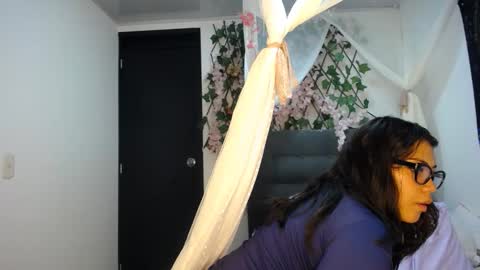 hairylatiingoddess online show from April 13, 2026, 5:46 am