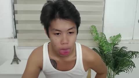 haku020485 online show from January 11, 2026, 1:05 pm