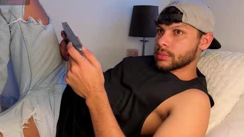 Independent       model  online show from October 19, 2025, 10:43 pm