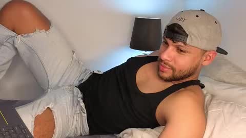 Independent       model  online show from November 8, 2025, 1:39 am