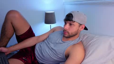 Independent       model  online show from December 3, 2025, 10:08 pm