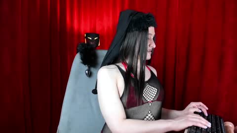 Snapshot of hakurukushka chatting on December 21, 2024, 4:57 pm Haku Please help me with your thumbs up its important online show from December 21, 2024, 4:57 pm