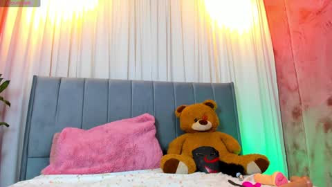 Snapshot of hakurukushka chatting on January 21, 2025, 5:51 pm Haku Please help me with your thumbs up its important online show from January 21, 2025, 5:51 pm
