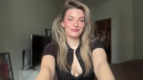 haley_rune online show from October 5, 2025, 8:12 am