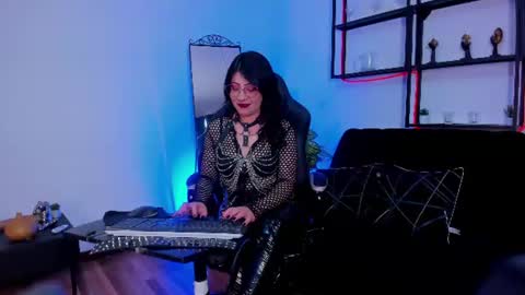 halley_ravenn online show from July 9, 2026, 9:08 pm