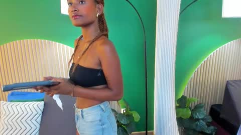 Halley Lorens online show from September 27, 2025, 7:13 am