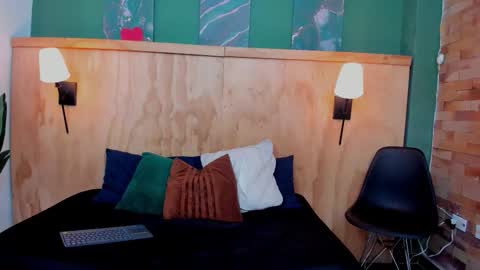 Halley Lorens online show from October 12, 2025, 12:04 pm