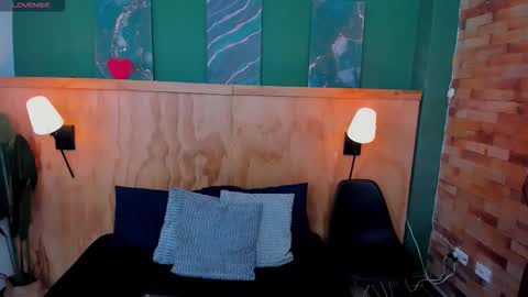 Halley Lorens online show from October 26, 2025, 12:00 pm