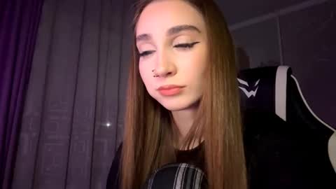 Holly online show from November 6, 2025, 6:31 pm