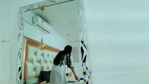 Hallie Stone online show from April 11, 2026, 12:09 pm