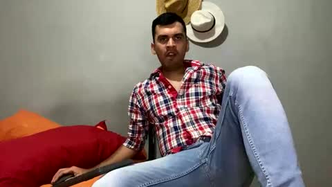 Snapshot of hamiltong12 chatting on November 20, 2025, 4:12 am hamiltong12 online show from November 20, 2025, 4:12 am