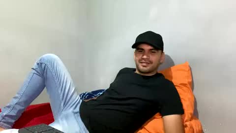 Snapshot of hamiltong12 chatting on November 21, 2025, 5:06 am hamiltong12 online show from November 21, 2025, 5:06 am