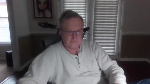 Snapshot of han63 chatting on January 5, 2025, 1:04 pm Han online show from January 5, 2025, 1:04 pm