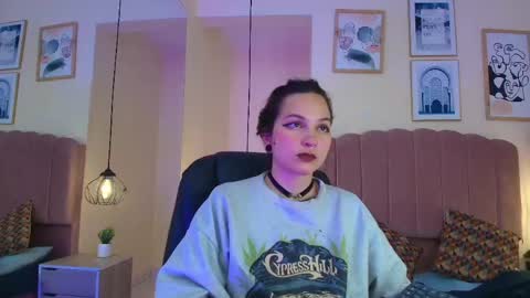 hanabie_ online show from April 21, 2026, 3:13 am