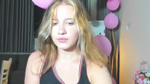 hanahwoods online show from March 7, 2025, 8:33 pm