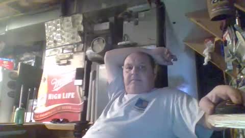 Snapshot of handiemanhere chatting on December 14, 2025, 2:39 am naked man online show from December 14, 2025, 2:39 am