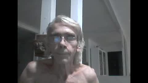 handshappyfu1 online show from October 1, 2025, 6:25 pm