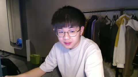 Snapshot of handsome_mannn chatting on December 19, 2024, 9:49 pm handsome_mannn online show from December 19, 2024, 9:49 pm