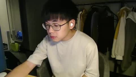 Snapshot of handsome_mannn chatting on December 20, 2024, 2:30 am handsome_mannn online show from December 20, 2024, 2:30 am