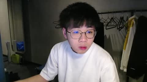 Snapshot of handsome_mannn chatting on December 21, 2024, 8:10 pm handsome_mannn online show from December 21, 2024, 8:10 pm