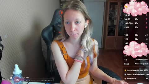 Mila online show from October 13, 2025, 11:32 am