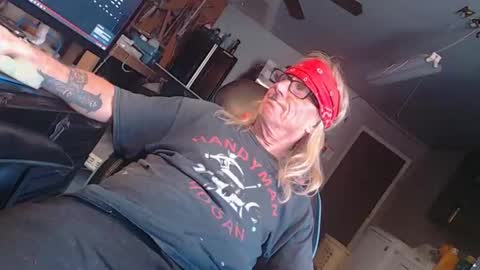 handystud33 online show from October 21, 2025, 4:08 pm