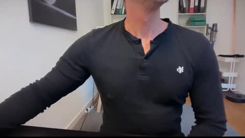 hanky online show from October 15, 2025, 12:38 pm