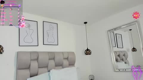 hanna__evans_ online show from November 24, 2025, 4:12 am