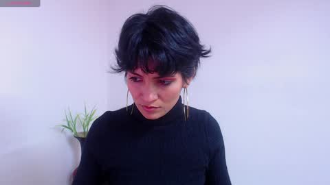 Snapshot of hanna_chloe chatting on January 2, 2025, 6:23 pm Sara online show from January 2, 2025, 6:23 pm