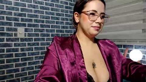 hanna_moons online show from April 15, 2026, 2:07 am