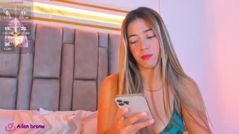 Eliana online show from September 17, 2025, 8:43 pm