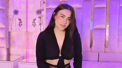 hannacollins_2 online show from October 13, 2025, 1:33 pm