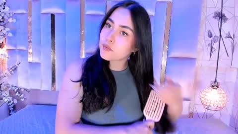 hannacollins_2 online show from December 22, 2025, 12:46 pm