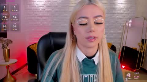  Hanna Connor  online show from November 14, 2025, 8:29 pm